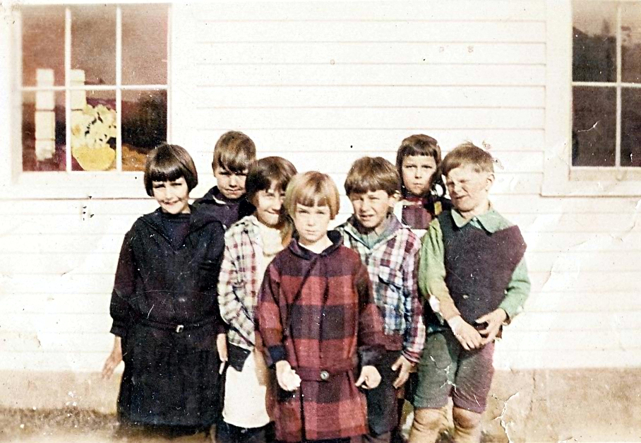 Children at Easton Schoolhouse 1933