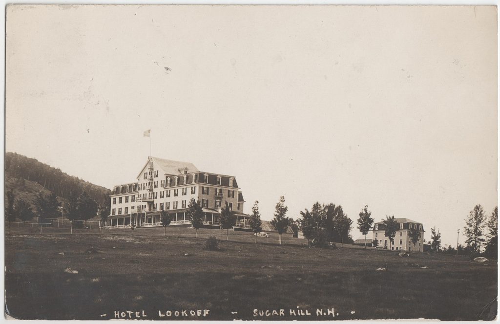 Hotel Lookoff with small house